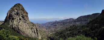 der markante Roque de Agando oberhalb des Schutzgebiets Benchijigua