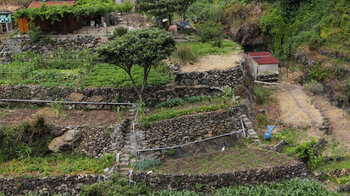 traditionelle Landwirtschaft mit Schichtmauern in La Laja
