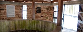 Blick in die Heidenloch-Schutzhütte