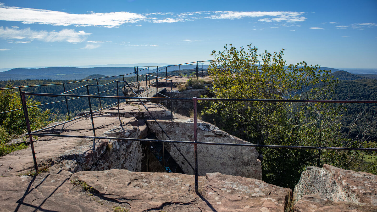 Blick von der Loewenstein bis zur Rheinebene und dem Schwarzwald