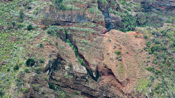 zerfurchte Steilwände an der Schlucht Barranco Fagundo