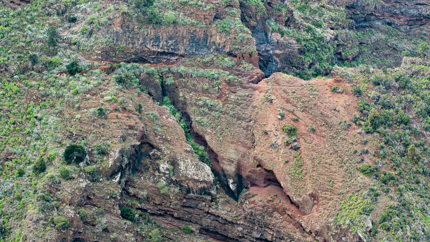 zerfurchte Steilwände an den Seiten der Schlucht Barranco Fagundo zerfurchte Steilwände an der Schlucht Barranco Fagundo