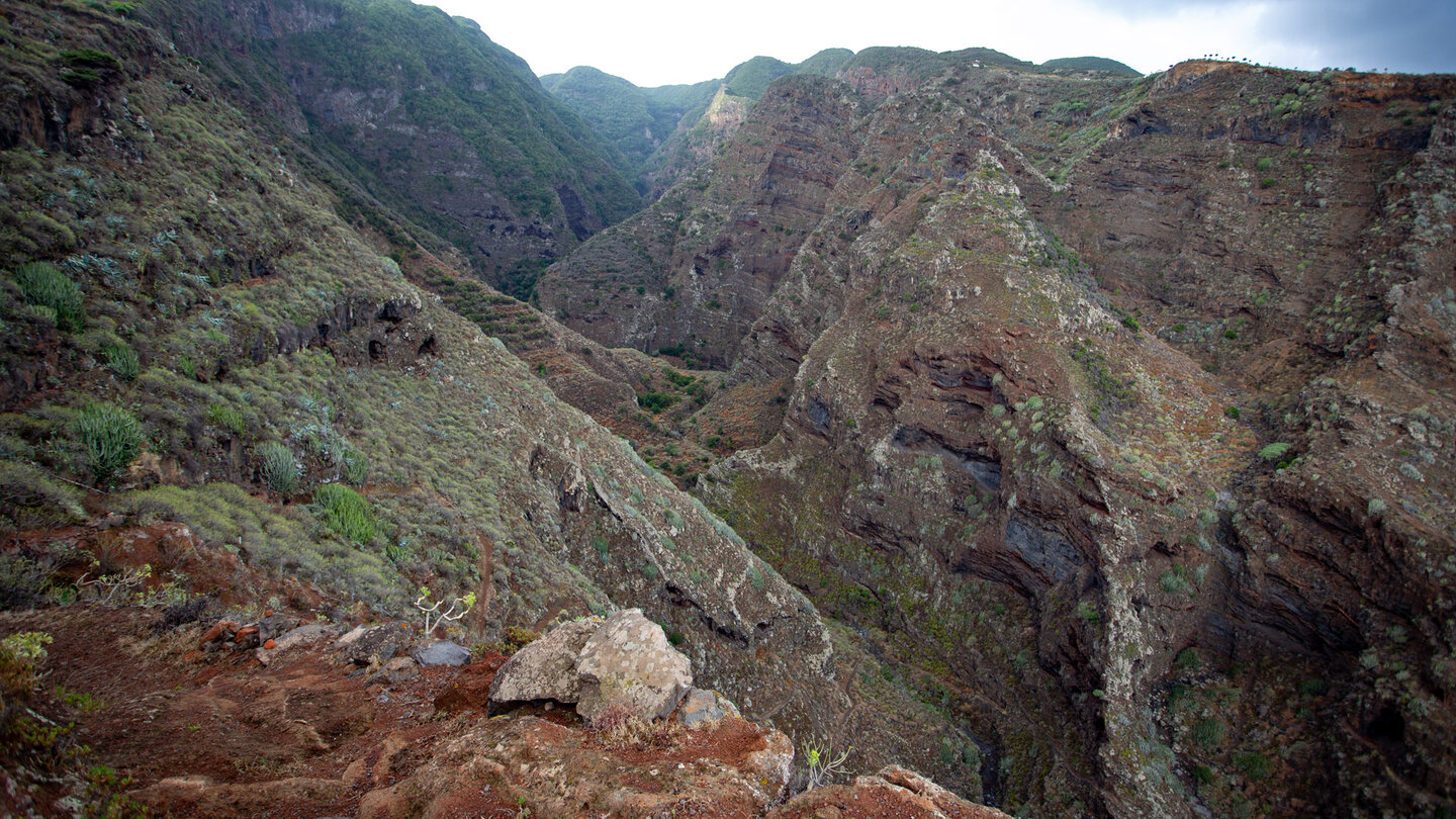Ausblick vom Wanderpfad beim Abstieg ins Barranco Fagundo Wanderpfad beim Abstieg ins Barranco Fagundo