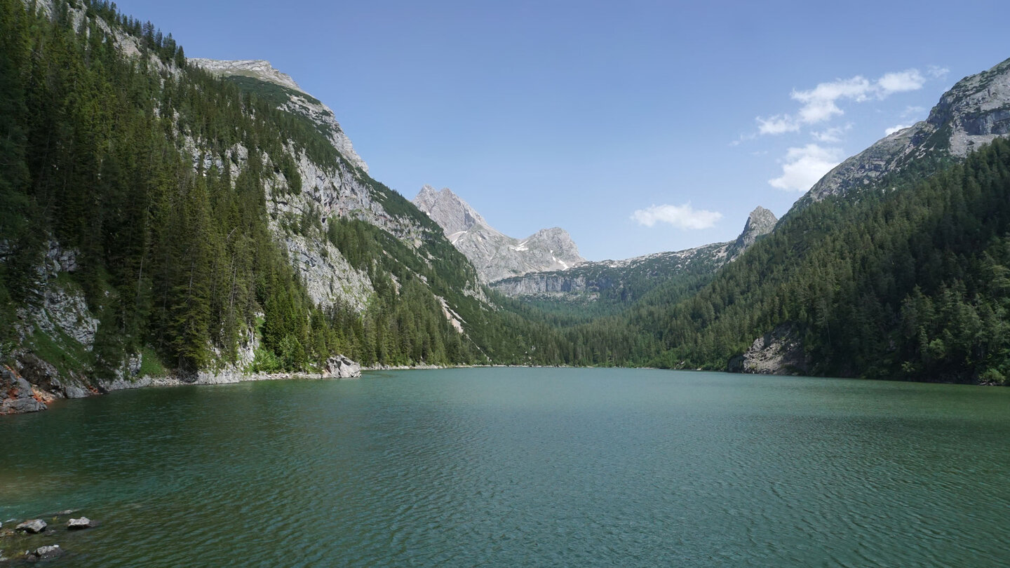 malerisches Panorama am Dießbachstausee mit dem Großen Hundstod im Hintergrund Panorama am Dießbachstausee mit dem Großen Hundstod im Hintergrund