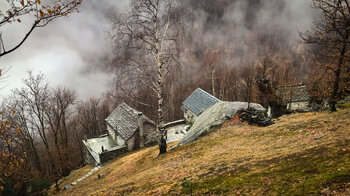 Rustici entlang der Route durchs Valle del Salto