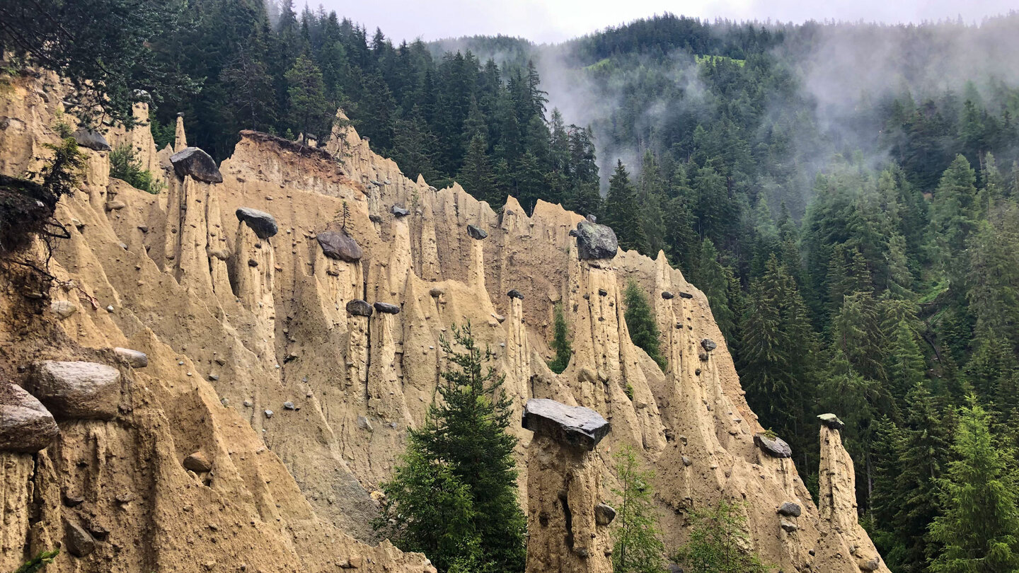 Erdpyramiden bei Platten