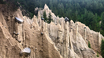 faszinierende Formationen der Erdpyramiden