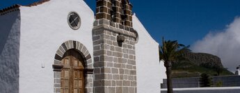 im Zentrum liegt die Kirche Virgen de la Candelaria in Chipude auf La Gomera
