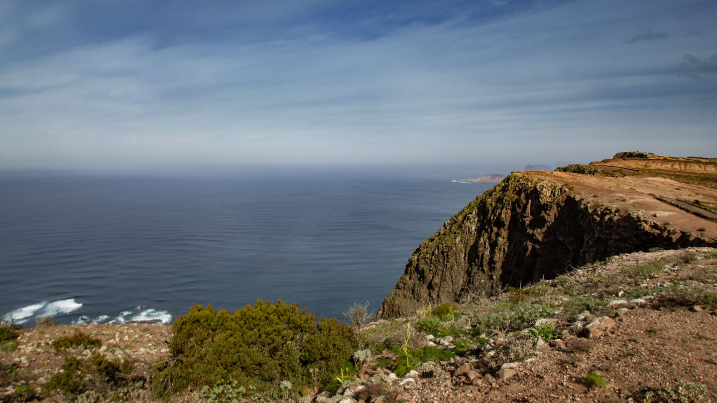 Ausblick über die Klippen des Risco de Famara Ausblick über die Klippen des Risco de Famara