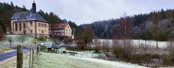 Blick auf die Wallfahrtskirche Kleinheiligkreuz bei Kleinlüder