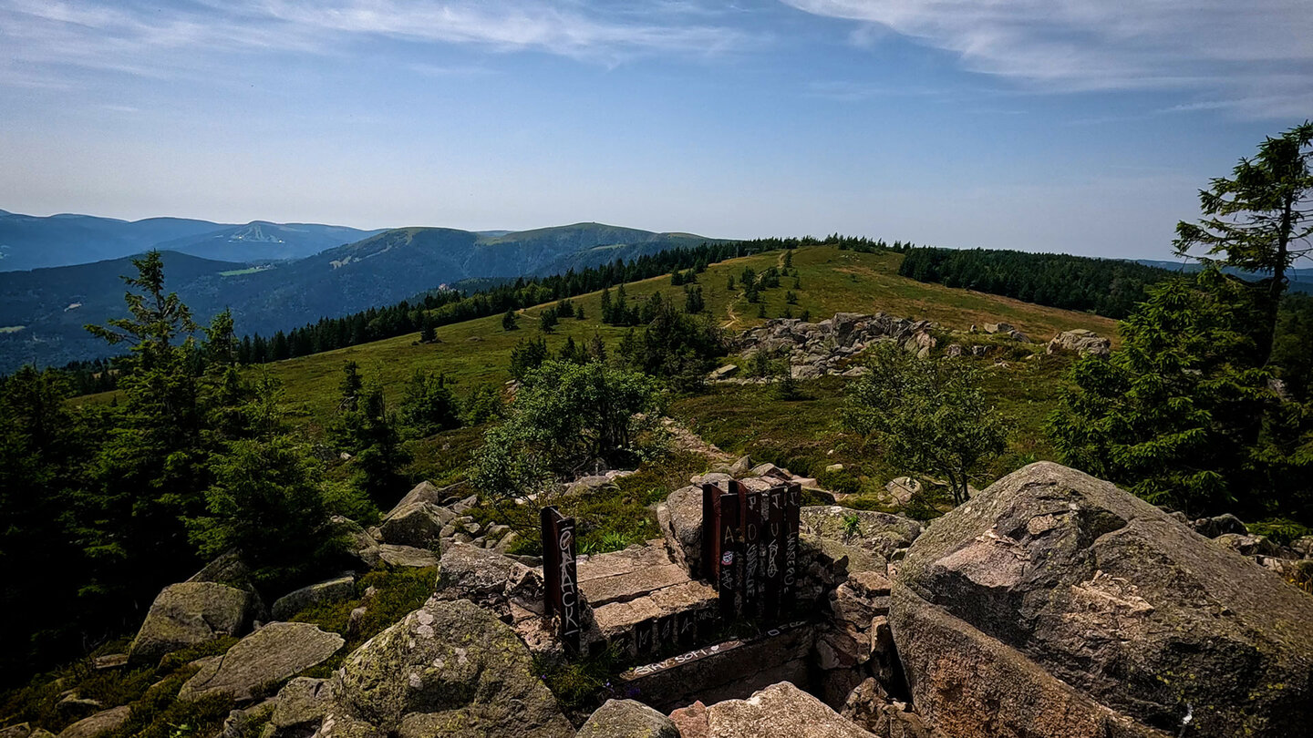 Ruine aus dem Ersten Weltkrieg in der Nähe des Tanet Ruine aus dem Ersten Weltkrieg in der Nähe des Tanet