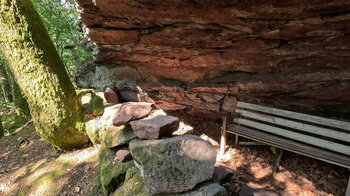 (Felsen) Rastplatz auf dem Weg der Geiersteine Tour