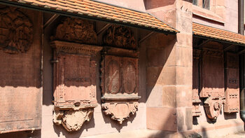 Grabtafeln an der Peterskirche in Heidelberg