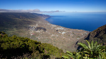 Blick über die Tiefebene des El Golfo Tals vom Mirador de Jinama