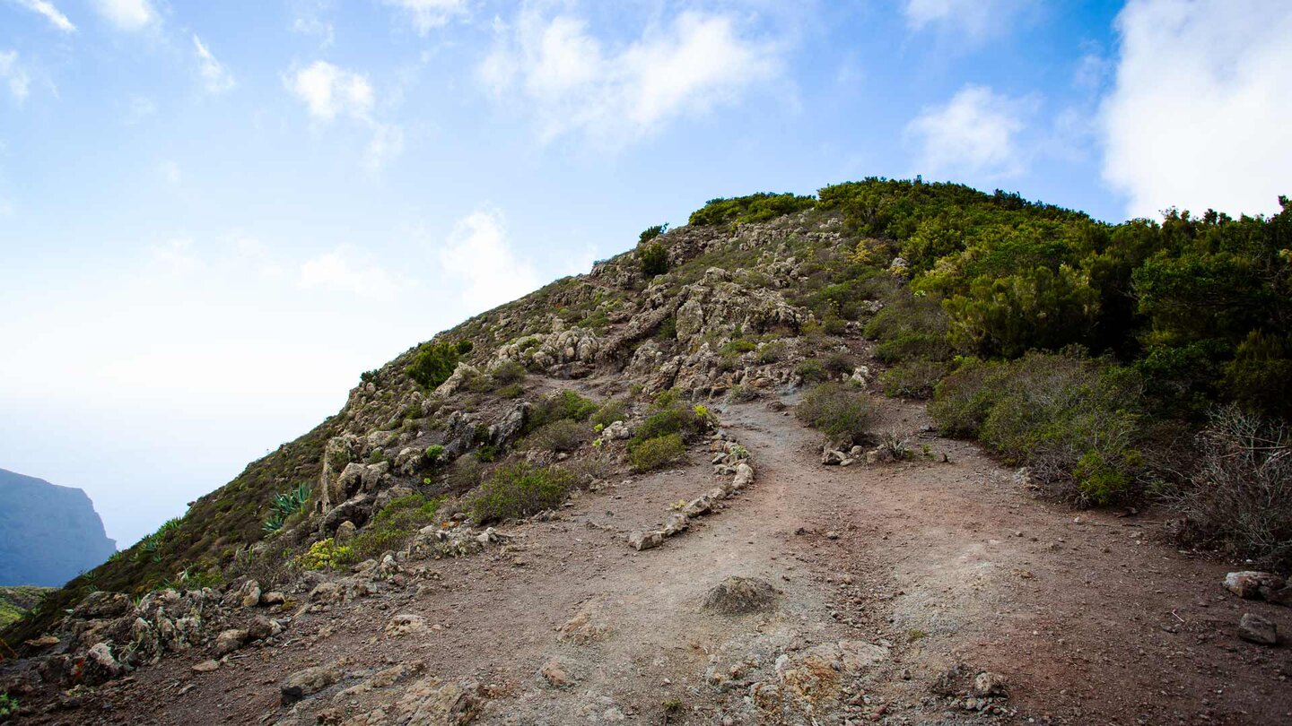 der Wanderweg verläuft als Pfad über die Cumbres de Baracán