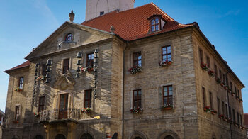 Glockenspiel mit 32 Glocken am Rathaus von Bad Langensalza in Thüringen