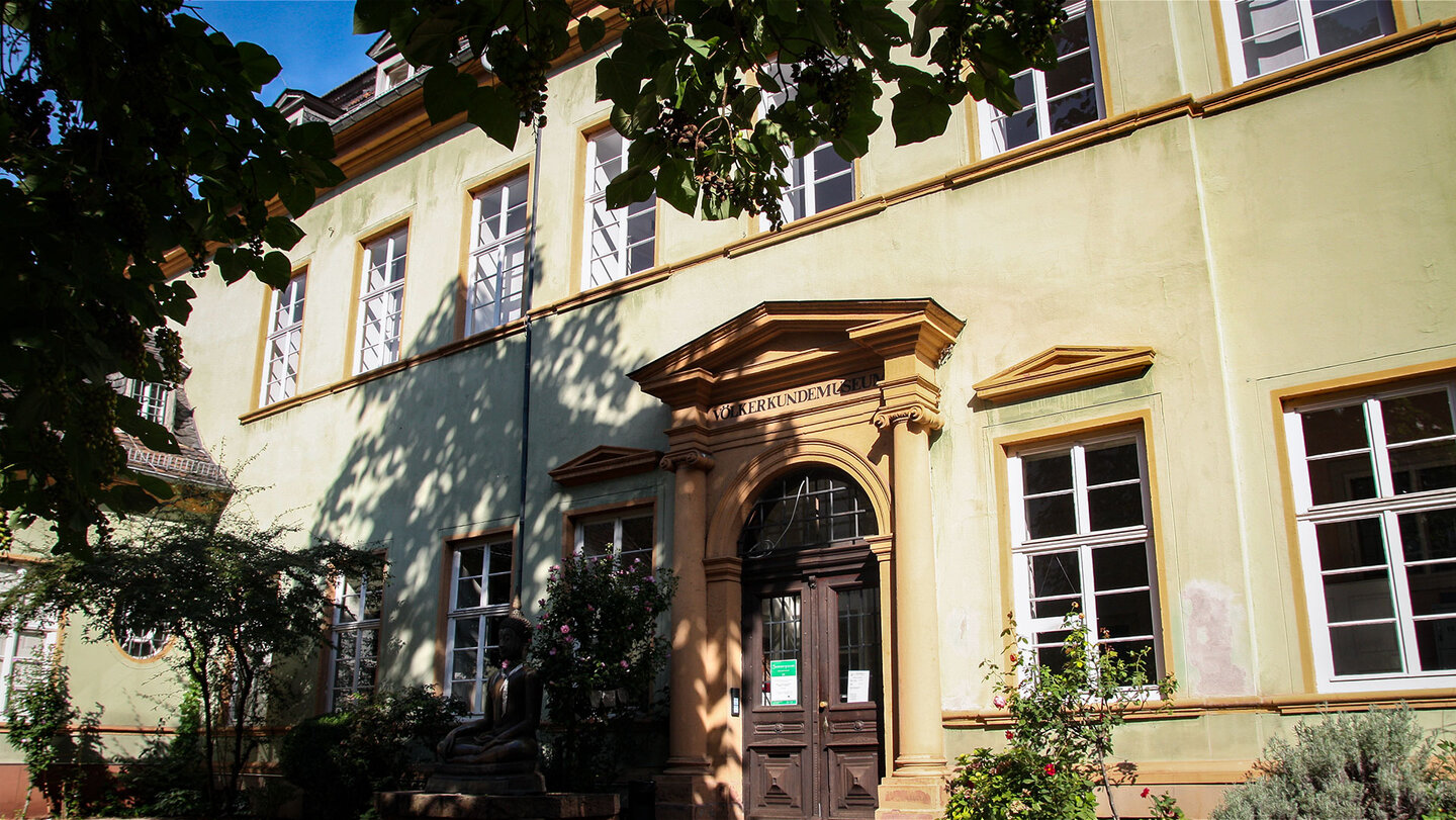 der Barockbau Palais Weimar beherbergt das Völkerkundemuseum in Heidelberg das Palais Weimar beherbergt das Völkerkundemuseum in Heidelberg