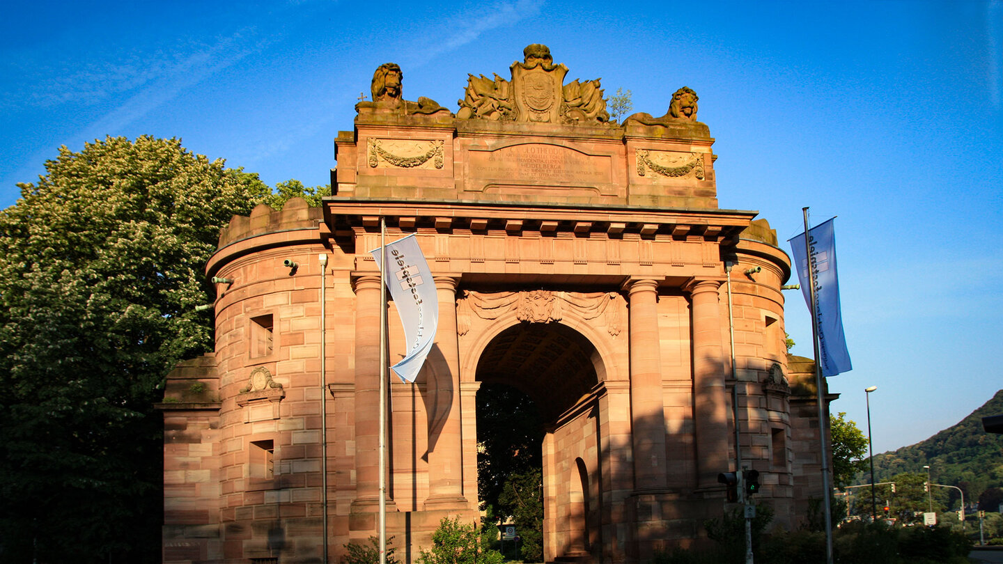 der klassizistische Triumpfbogen Karlstor in Heidelberg das Karlstor in Heidelberg