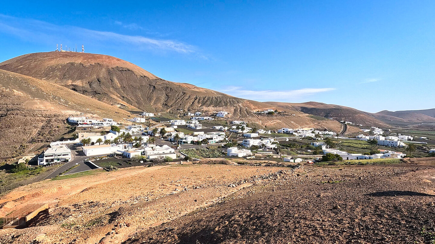 der Ort Femés vor dem Atalaya de Femés