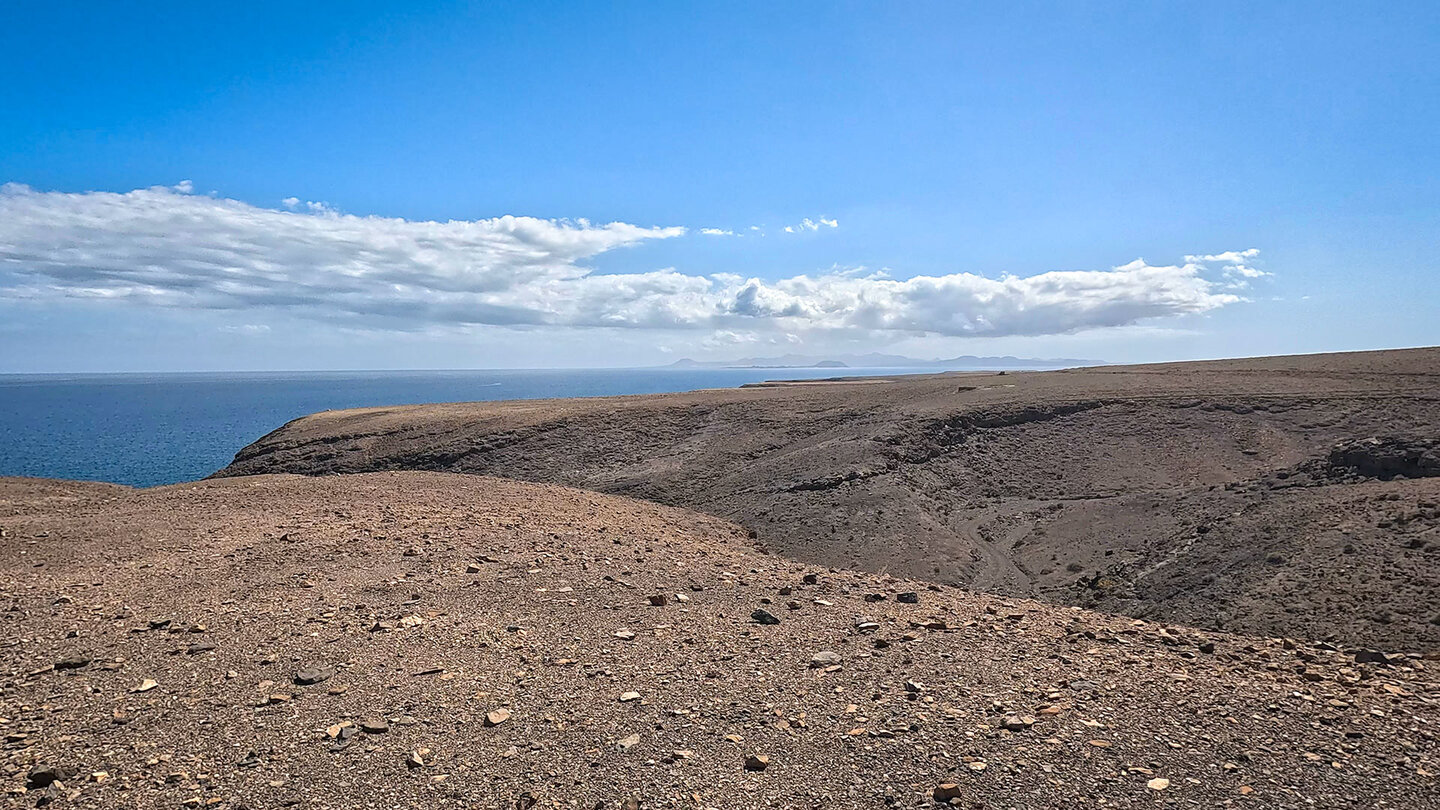 Wanderung mit Blick auf Los Lobos und Fuerteventura