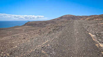 Wandern mit Blick auf Los Lobos und Fuerteventura