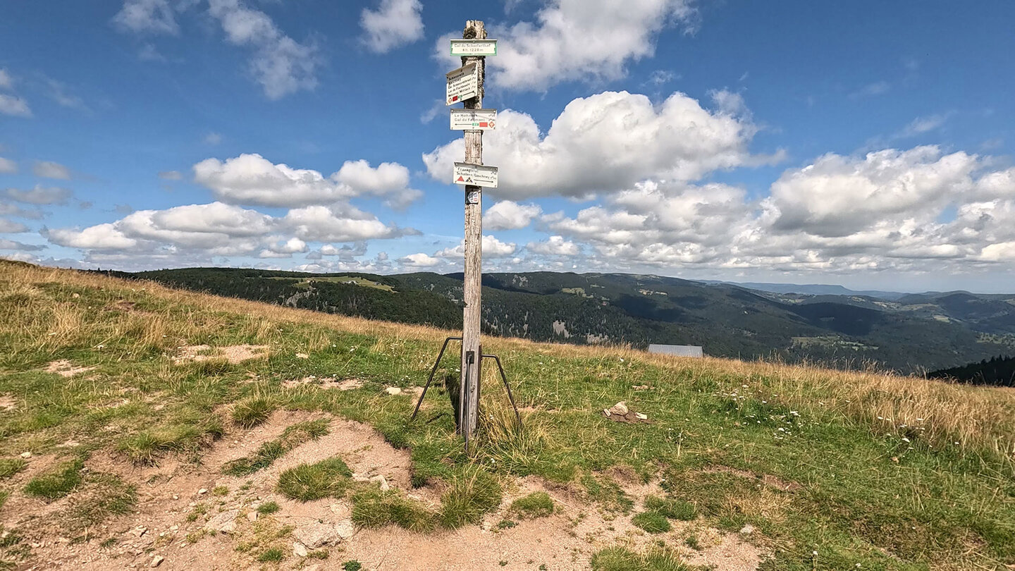 am Col du Schaeferthal kreuzen viele Wanderwege am Col du Schaeferthal kreuzen viele Wanderwege