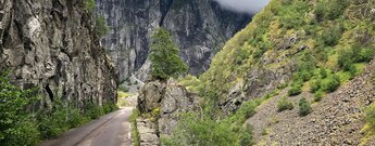 alte Straße am Anfang des Måbødalen in der Gemeinde Eidfjord
