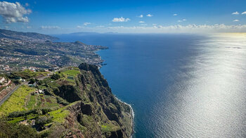 Ausblick auf Funchal und den Atlantik vom Aussichtspunkt Cabo Girão