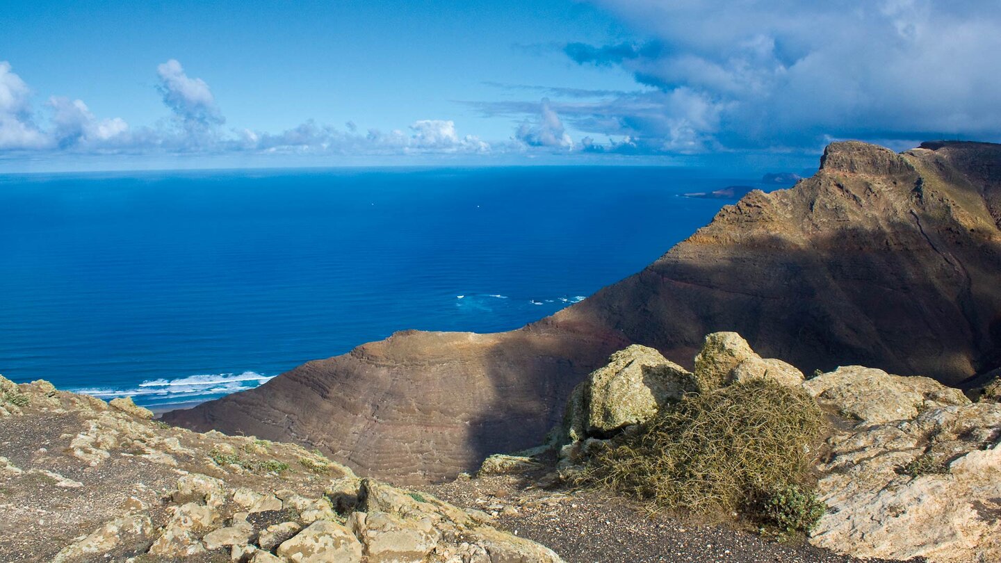 der Ausblick vom Mirador Ermita de las Nieves auf Lanzarote