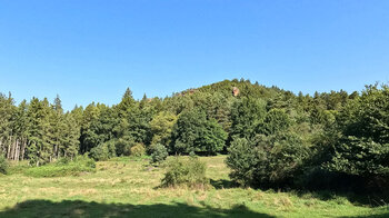 Kleiner Rauhberg mit dem Spirkelbacher Rauhfels und dem Rauhbergpfeiler