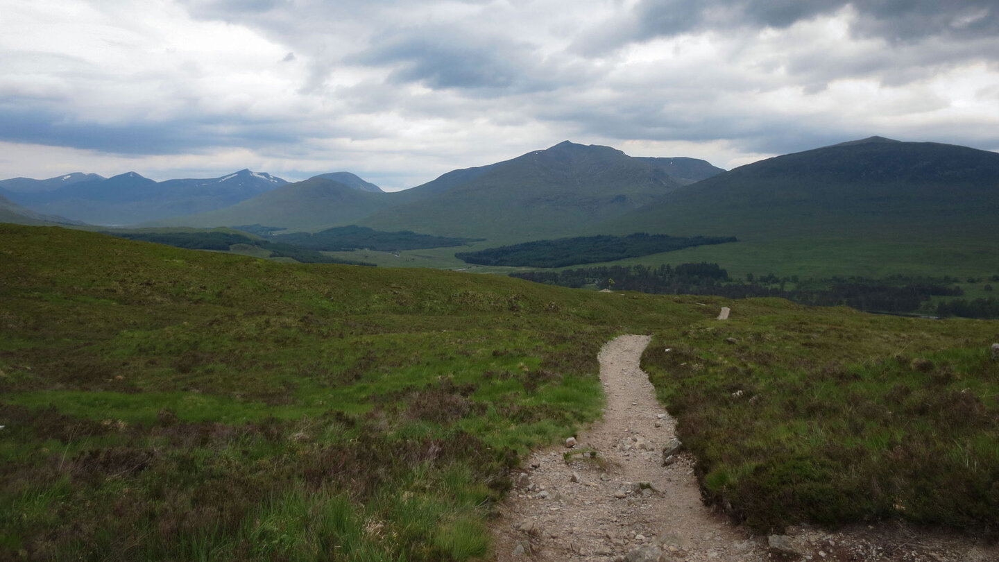 der West Highland Way führt hinauf zum Mam Carreigh West Highland Way führt hinauf zum Mam Carreigh