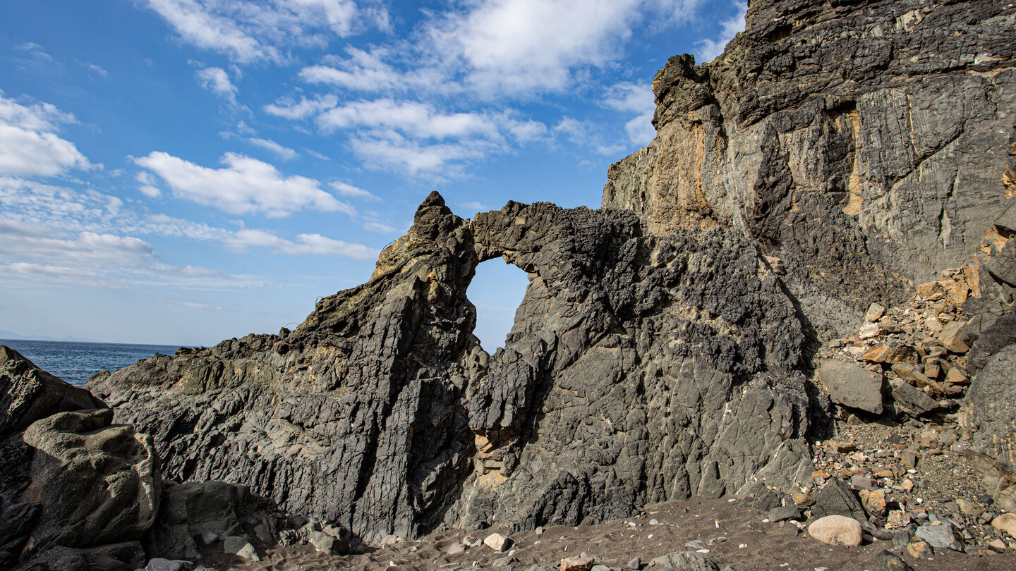 Fensterdurchbruch neben dem Hauptbogen Arco del Jurado