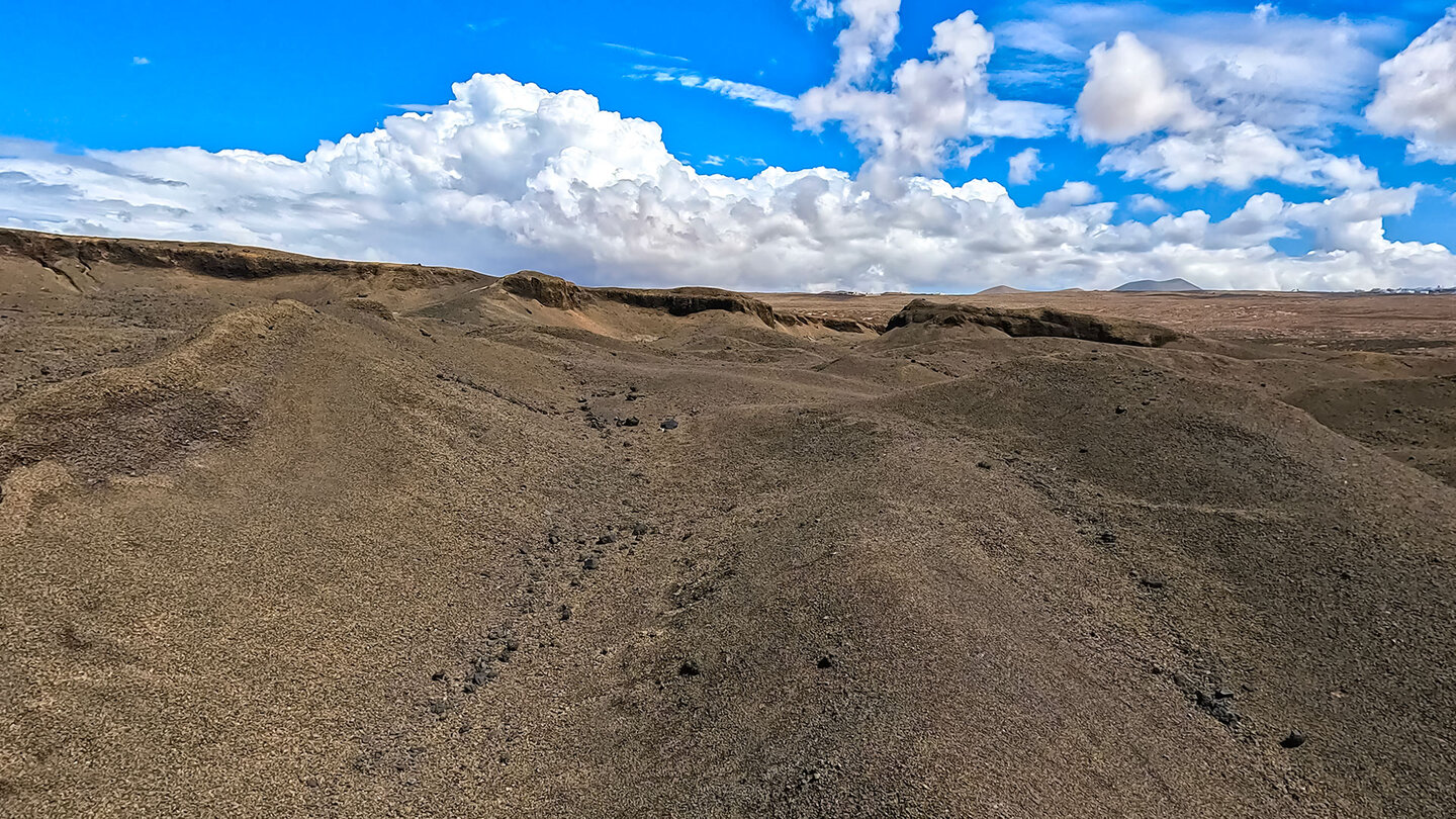 Lapili-Dünen an den Hängen des Vulkans Bermeja auf Lanzarote Lapili-Dünen an den Hängen des Vulkans Bermeja auf Lanzarote