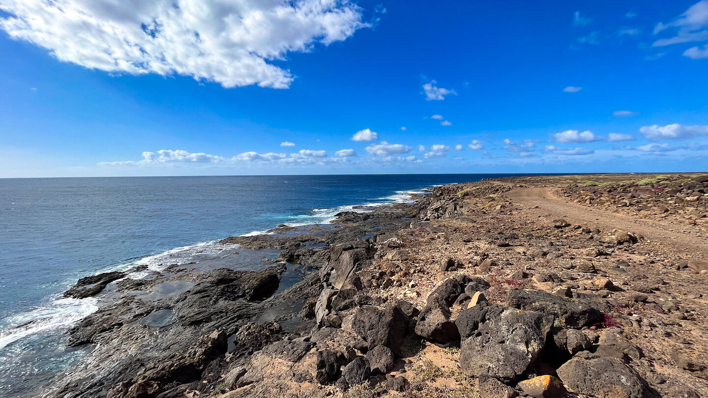 Wanderweg mit Panorama auf den Atlantischen Ozean
