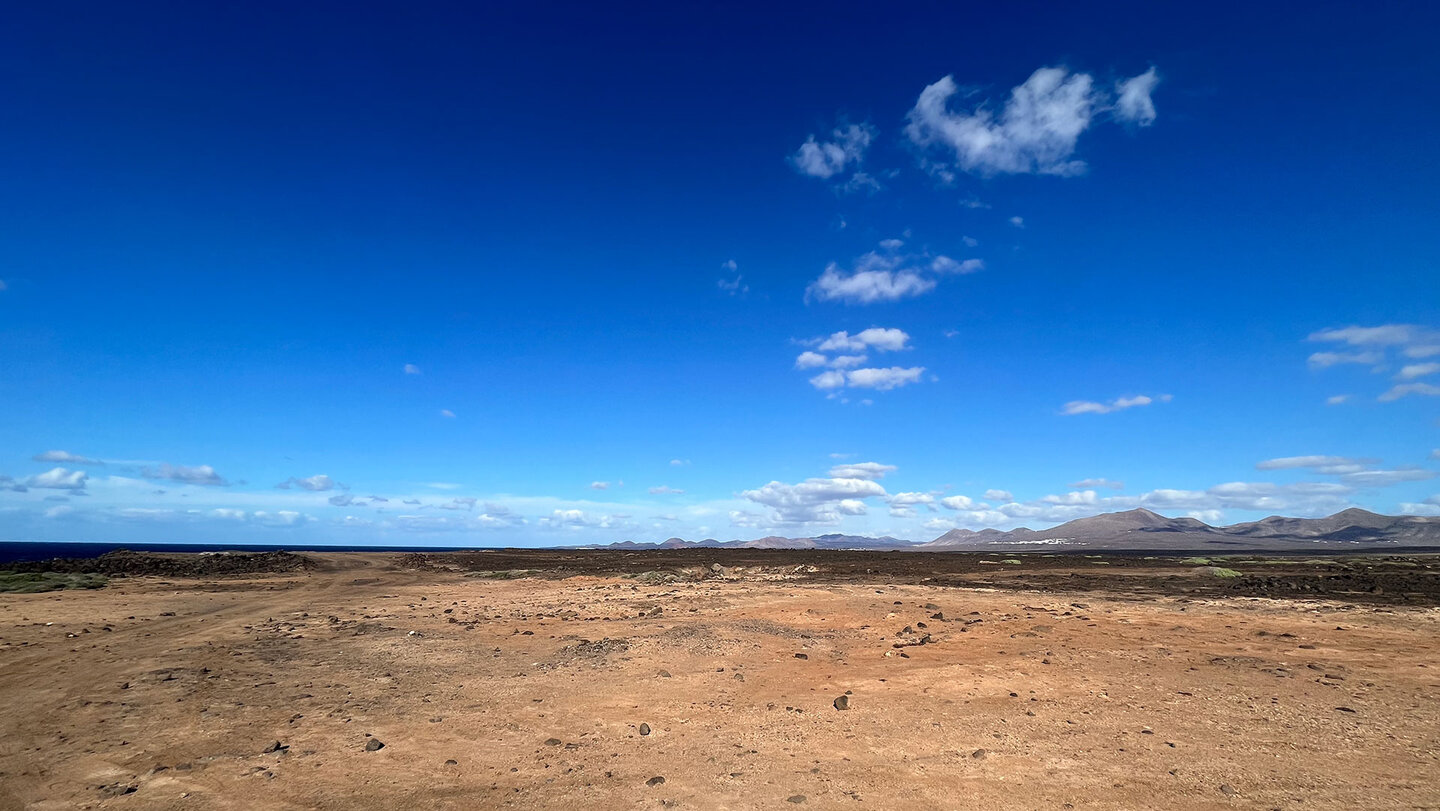 Panorama über die Costa del Rubicón bis zum Timanfaya