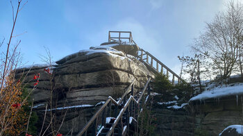 Burgsteinfelsen sind über Holztreppen leicht zu begehen