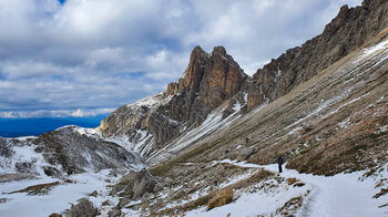 verschneiter Wanderweg Richtung Alpe di Tires