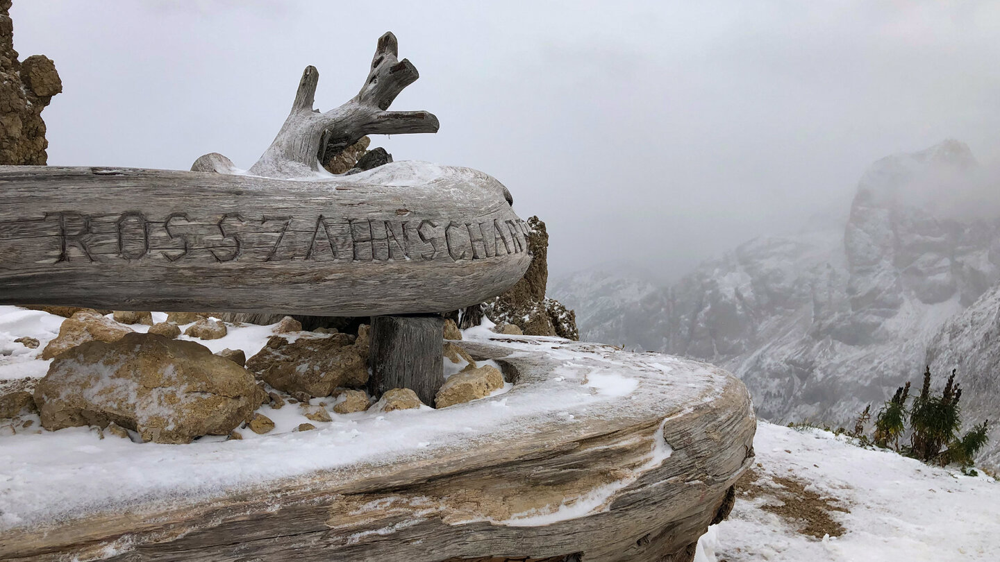 die Tour erreicht die Rosszahnscharte und steigt in die Wolken Tour erreicht die Rosszahnscharte