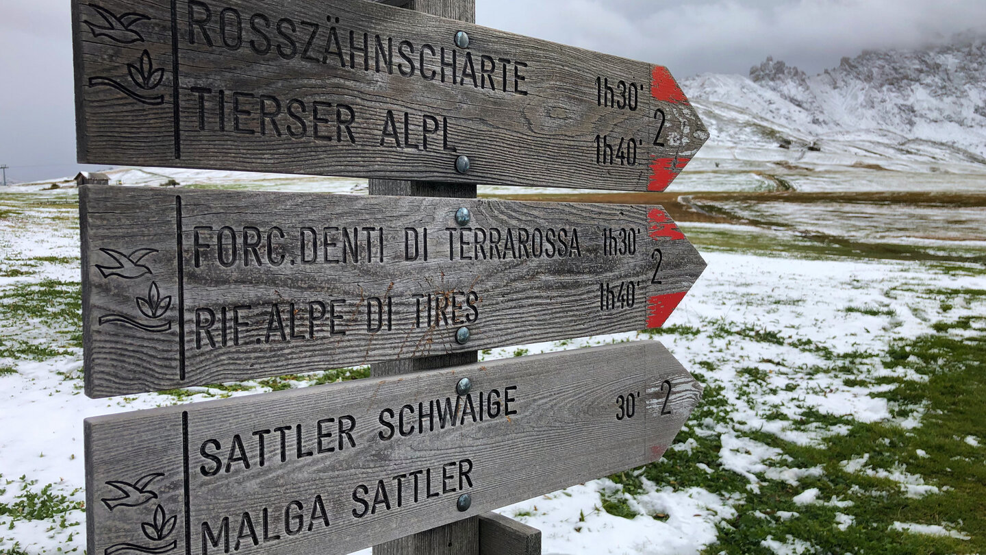 gut ausgeschildert geht die Wanderung zu Rosszähnescharte und Tierser Alp Wanderung zu Rosszähnescharte und Tierser Alpl