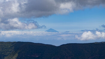 vom Aussichtspunkt Risquillo de Corgo blickt man bis zum Teide auf Teneriffa