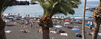 der Stadtstrand in Puerto de Santiago auf Teneriffa