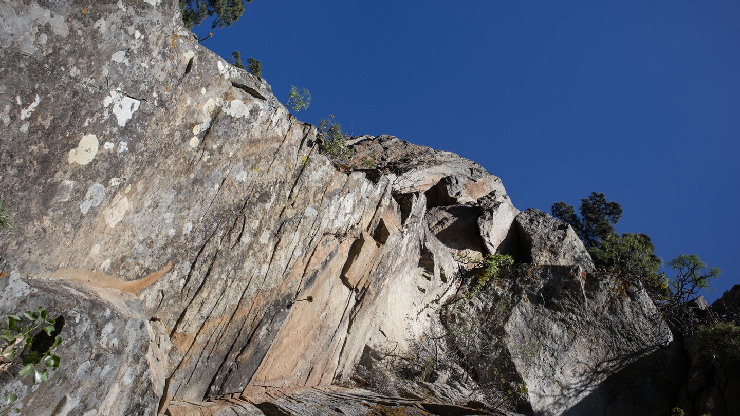 steile Felsklippen am Risco