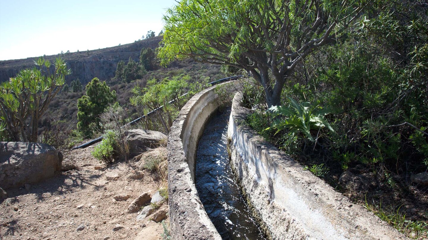 der Wasserkanal transportiert Wasser zur Südküste Teneriffas
