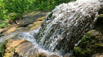 rauschendes Wasser am Uracher Wasserfall