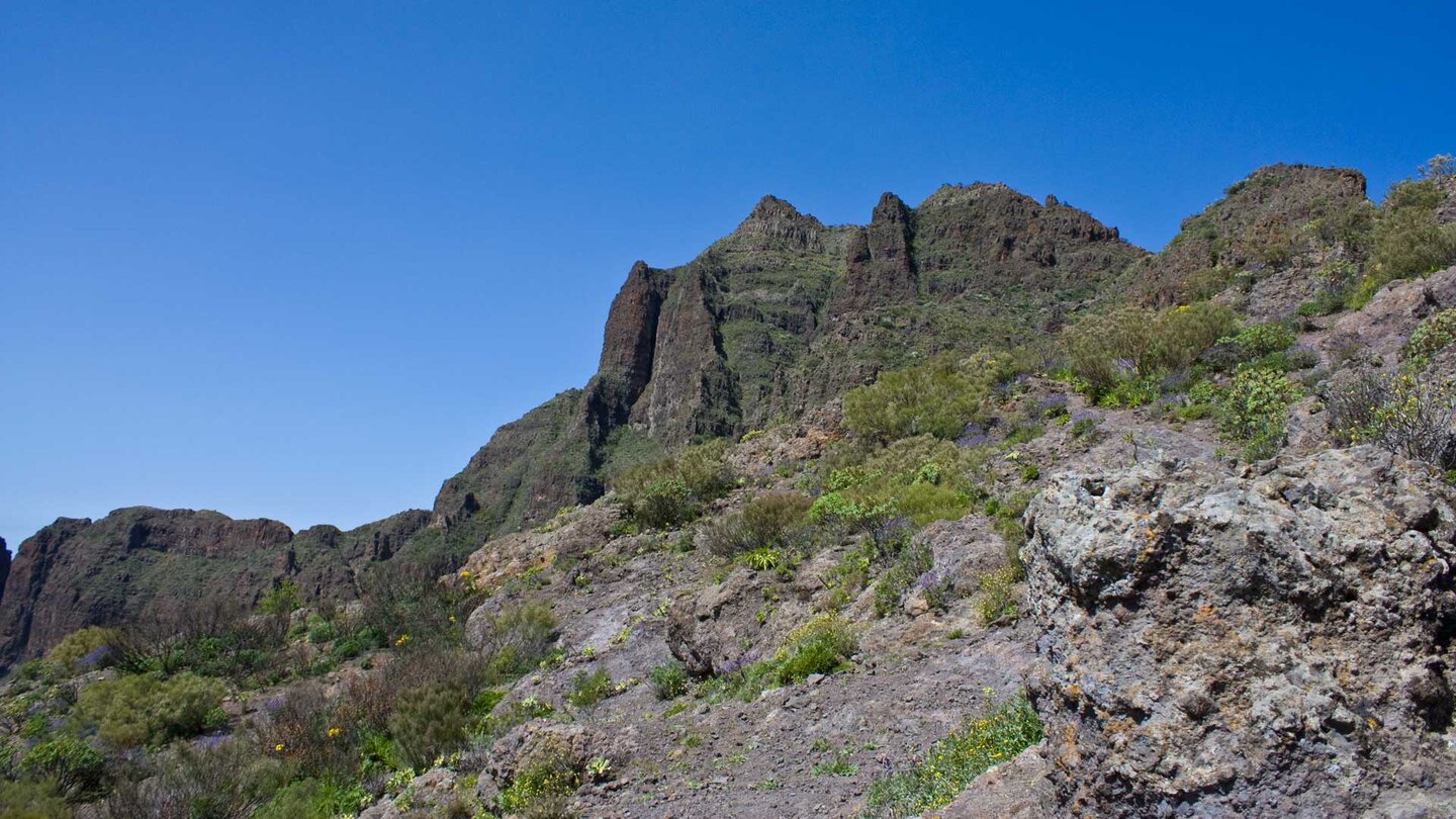 steil abfallende Felswände am Aussichtspunkt Degollada de Cherfe