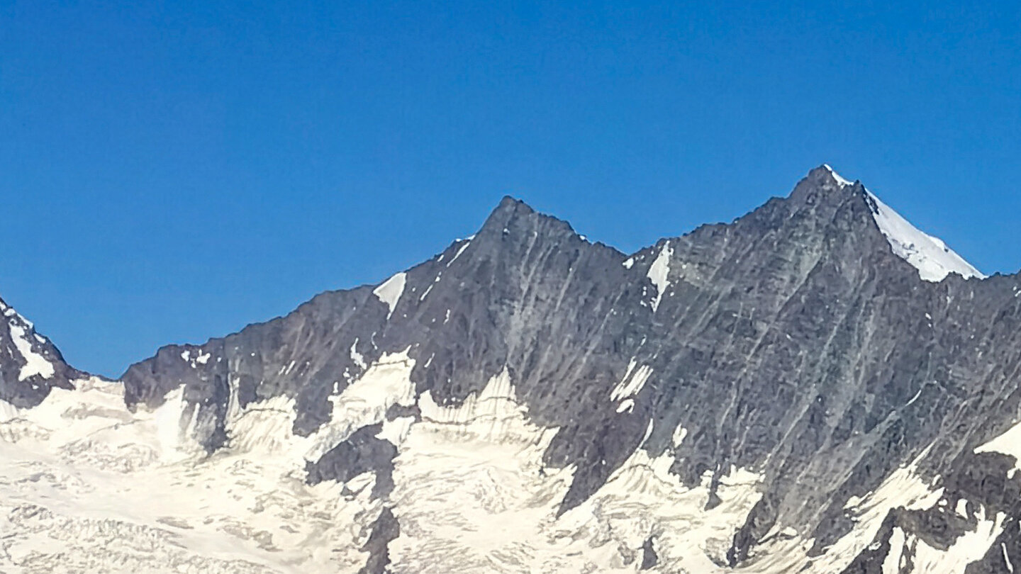 Täschhorn links neben dem Dom in den Walliser Alpen