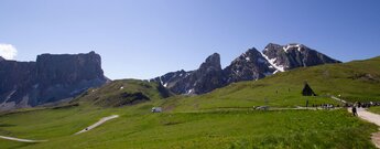 Lastoni di Formin und Monte Cernera am Passo die Giau