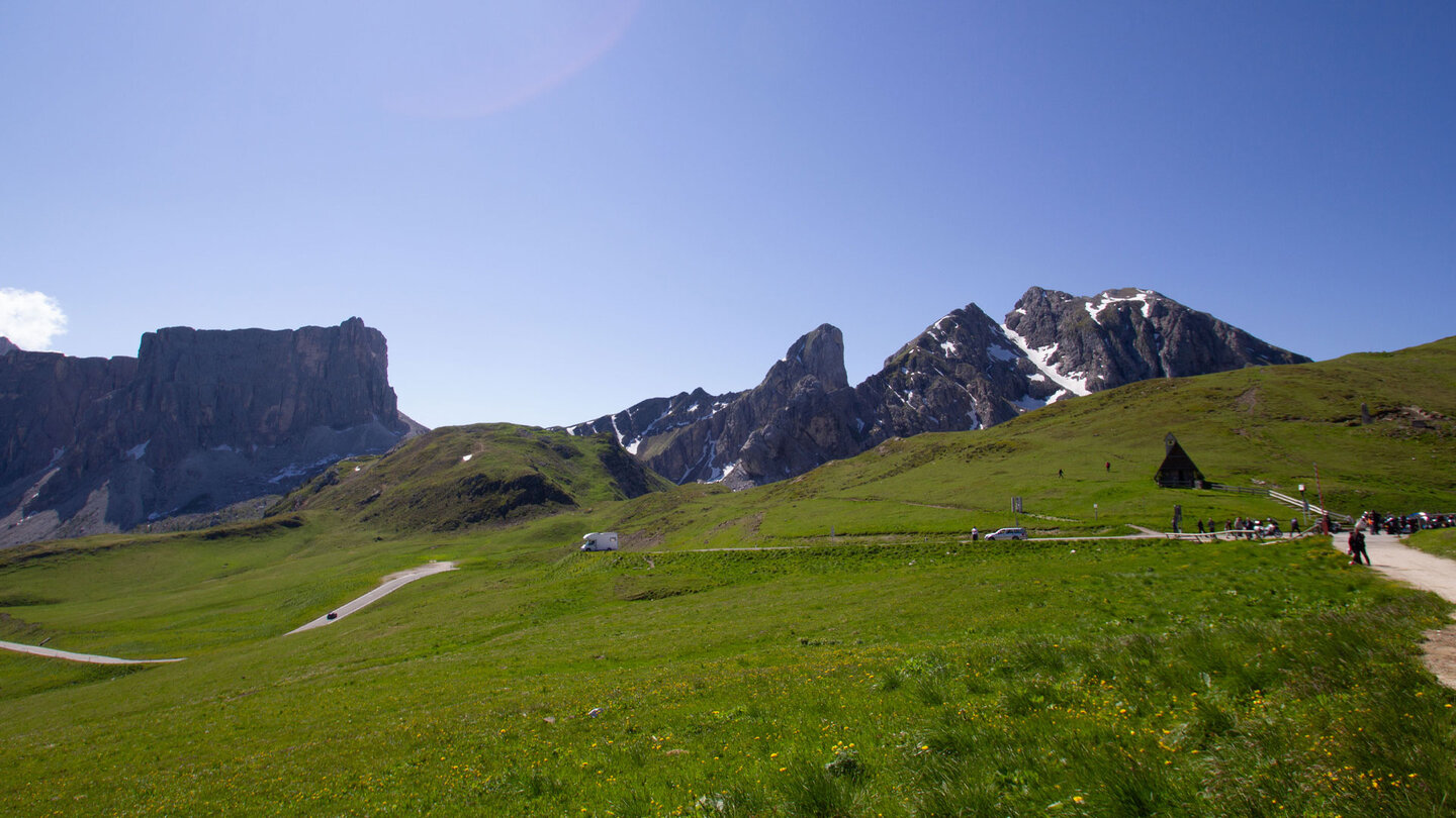 Bergpanorama mit Lastoni di Formin und Monte Cernera am Passo die Giau Lastoni di Formin und Monte Cernera am Passo die Giau