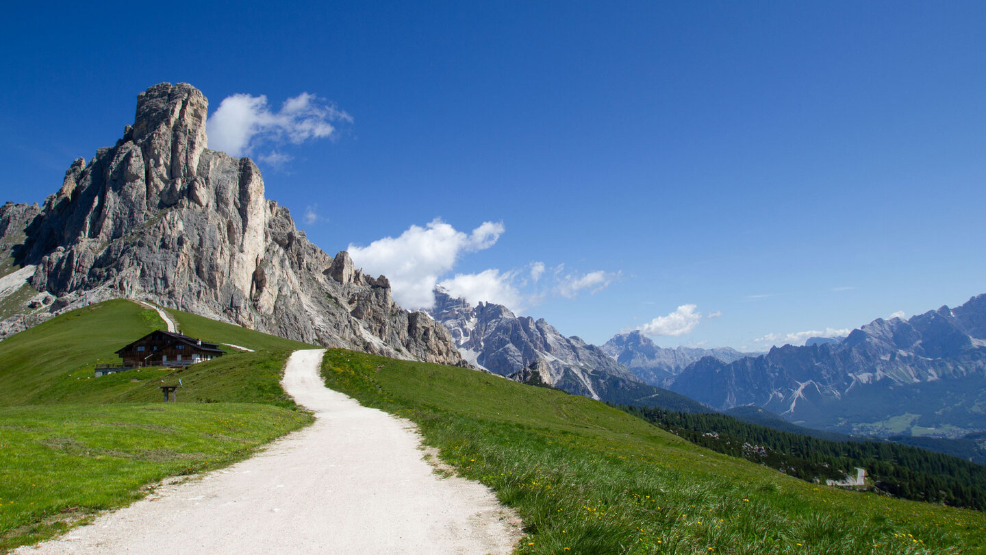 Süd- und Ostwand der Ra Gusela vom Passo di Giau in den Ampezzaner Dolomiten Ra Gusela vom Passo di Giau