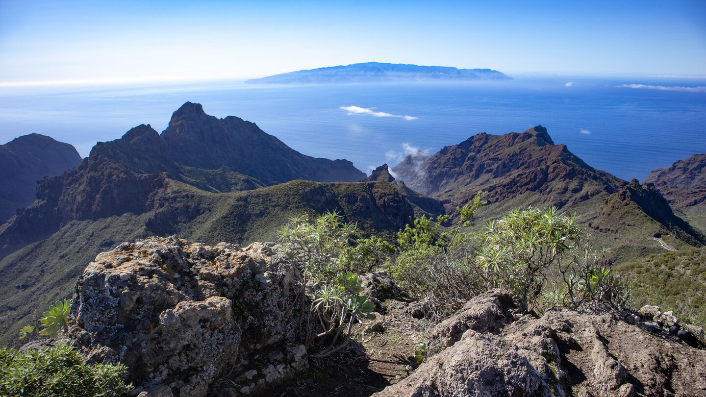 La Gomera vor den Schluchten und Bergkämmen des Teno-Gebirges